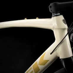 Trek Domane AL 4 Disc 2023 -Mountainbike Verkaufsladen trek domane al 4 disc era white carbon smoke 82008 04